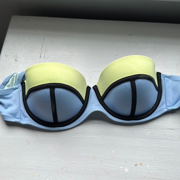 Hardly work Victoria’s Secret bathing suit top - Picture 1 of 3